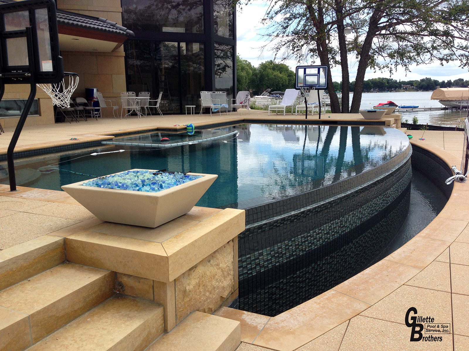Negative Edge Pool Design