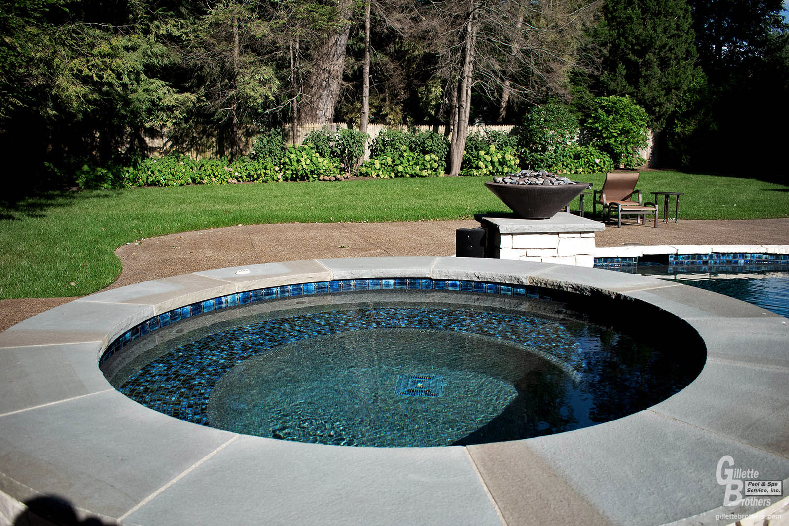 gillette-brothers-outdoor-pool-spa-hot-tub