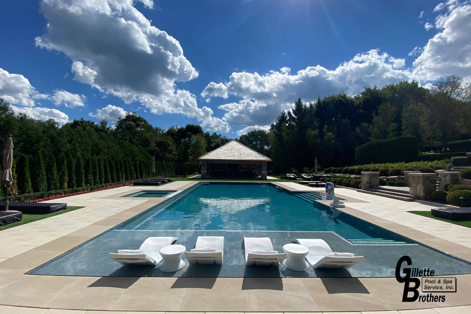 gillette-brothers-outdoor-pool-spa-sunshelf