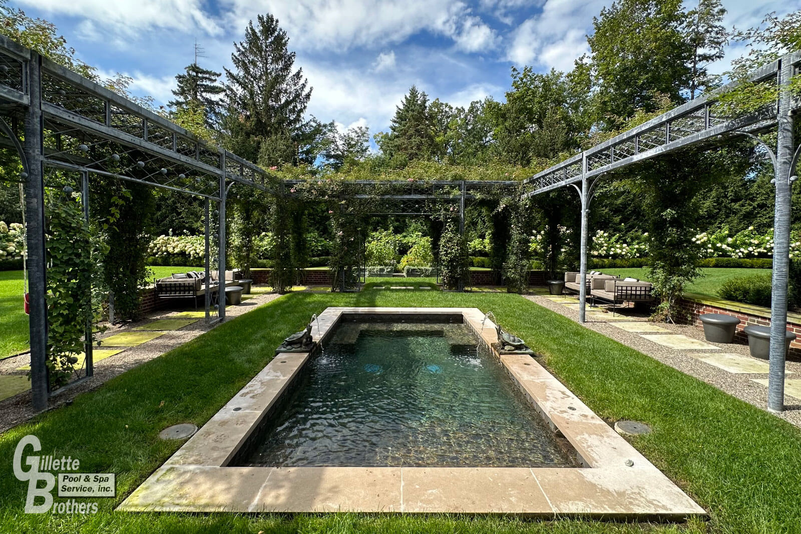 gillette-brothers-outdoor-pool-water-feature