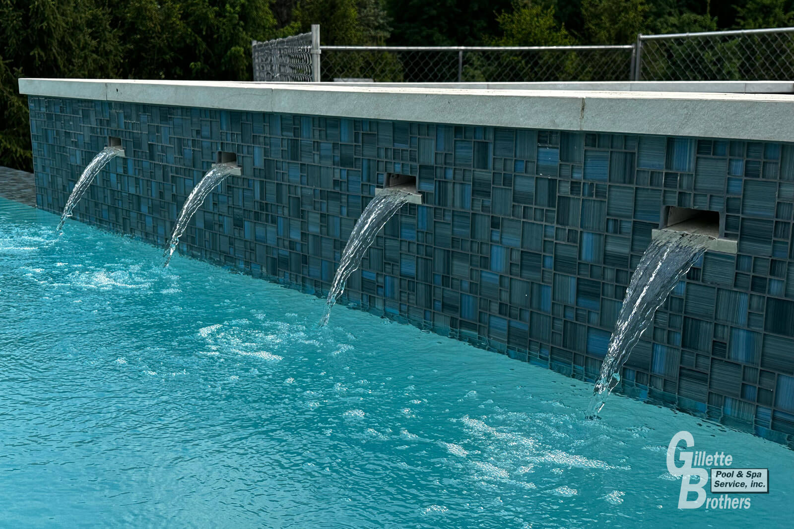 gillette-brothers-outdoor-pools-water-feature